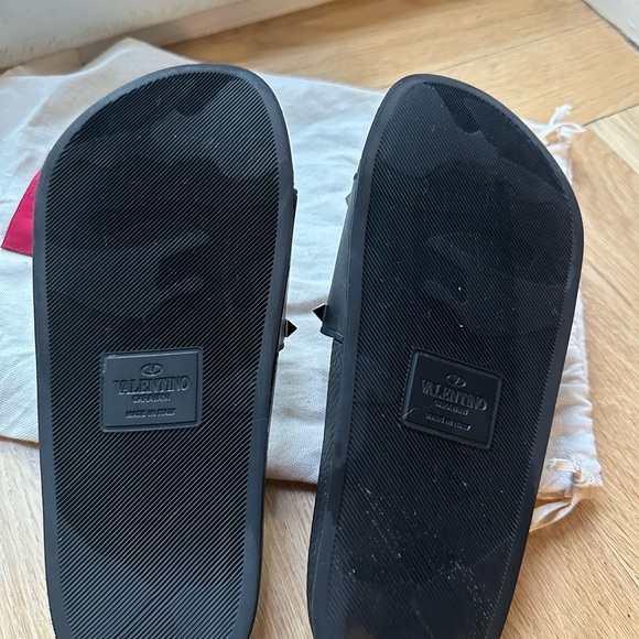 VALENTINO Rockstud Rubber Slider Sandal🖤 Size 37. Good condition! Barely worn - Picture 7 of 8